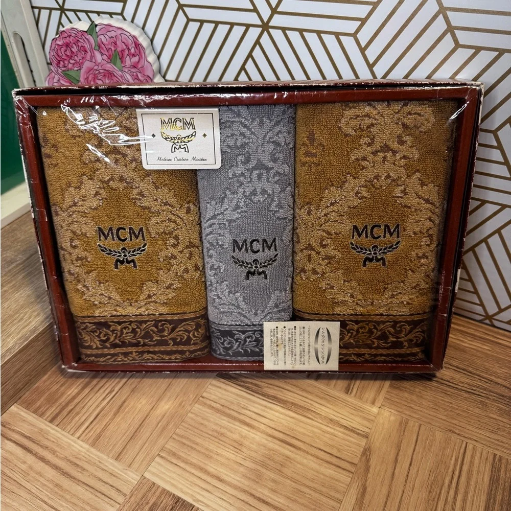 NIB!!! MCM Luxury Vintage Jacquard 3 piece Towel Gift Set in Gold and Gray